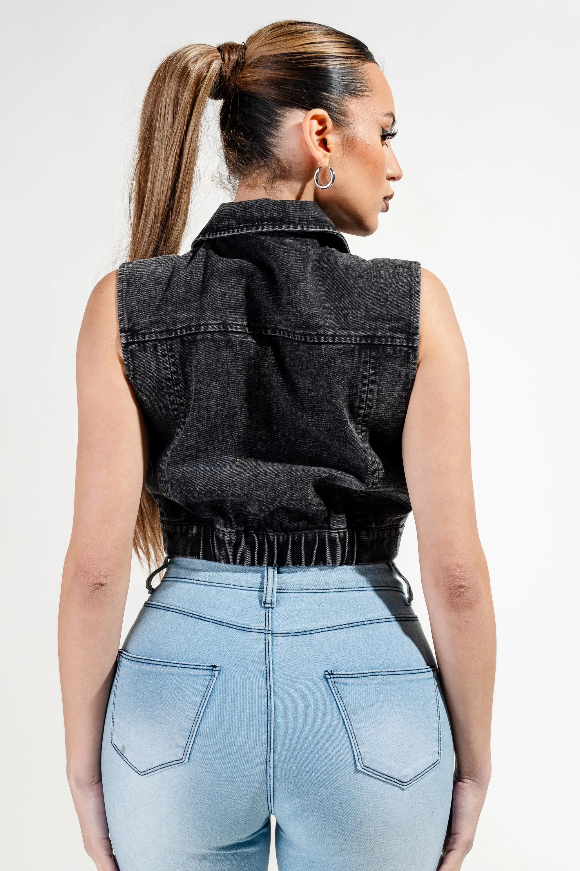 BLACK WASHED DENIM BUTTON DOWN CROPPED VEST JACKET