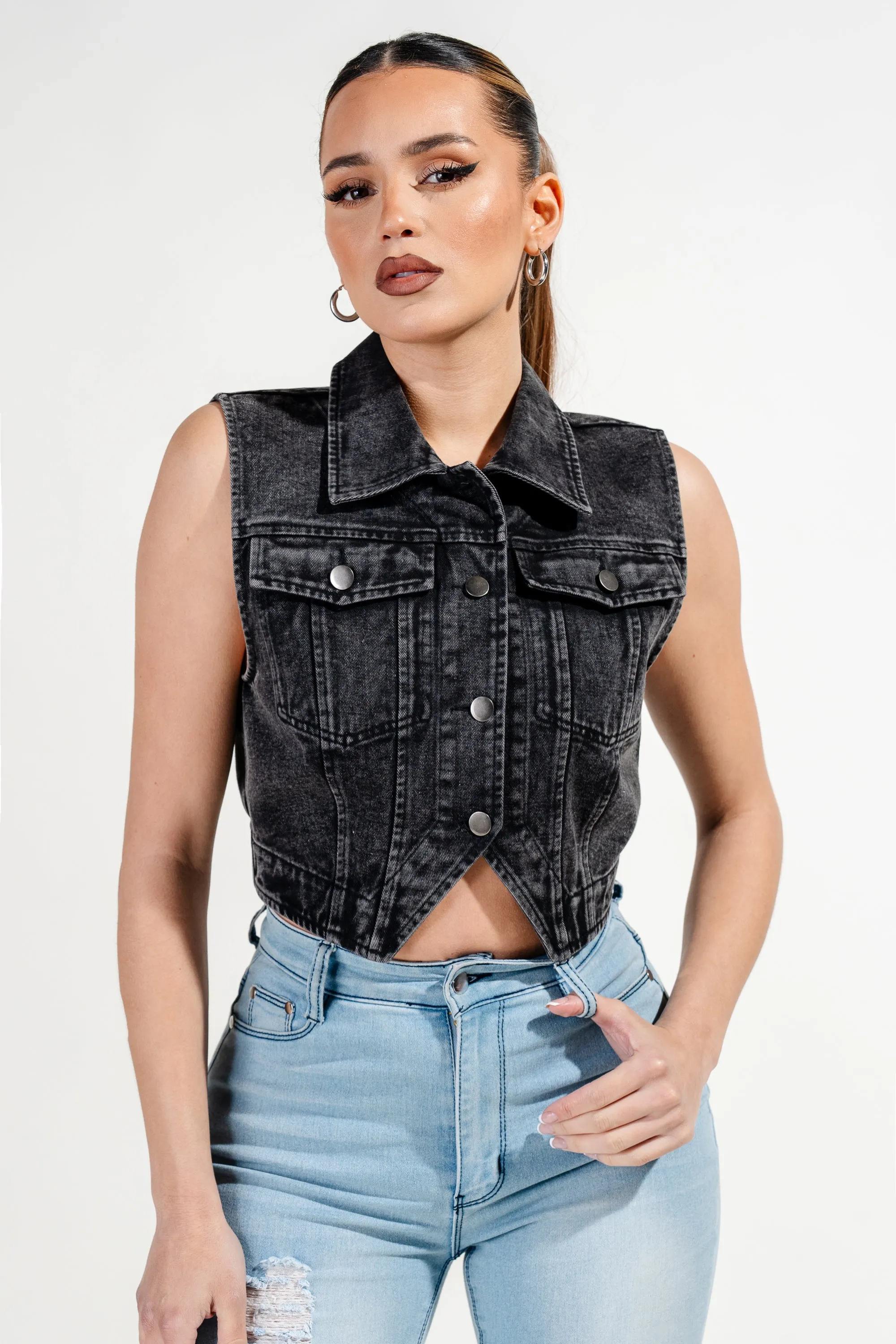 BLACK WASHED DENIM BUTTON DOWN CROPPED VEST JACKET