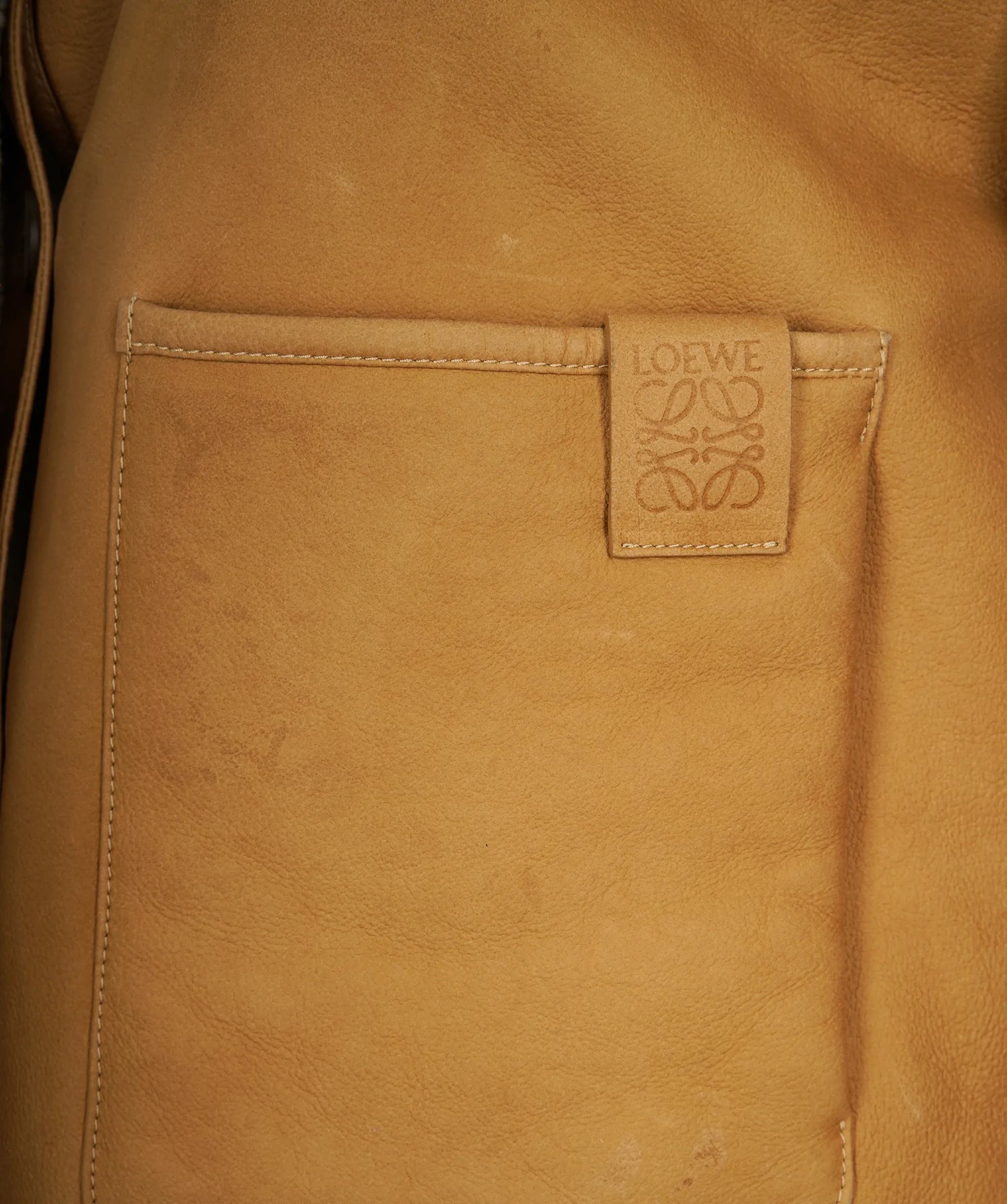 Loewe Beige Anagram Patch Detail Cropped Shearling Jacket ALC2176