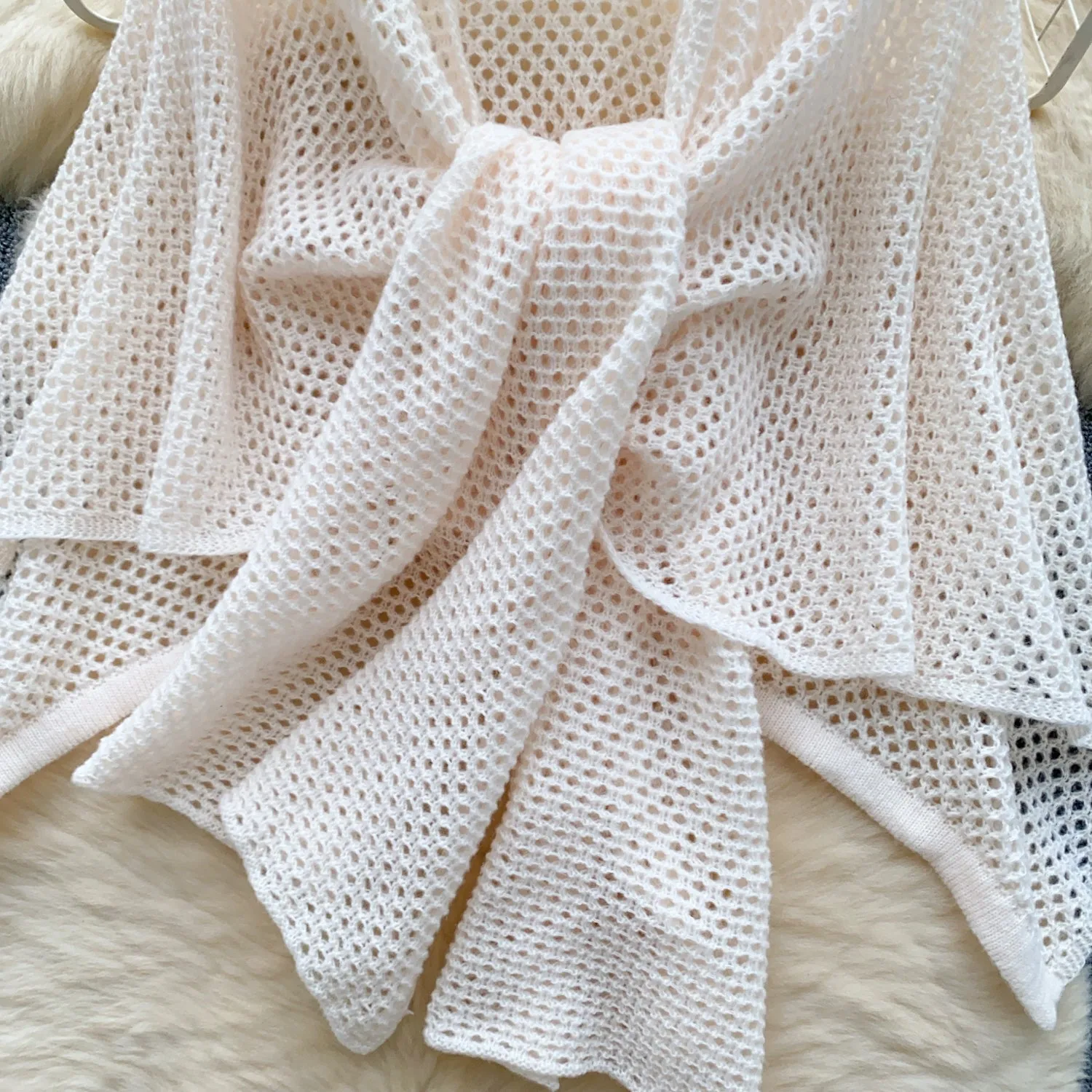 Niche Design Knotted Hollowed Knitwear